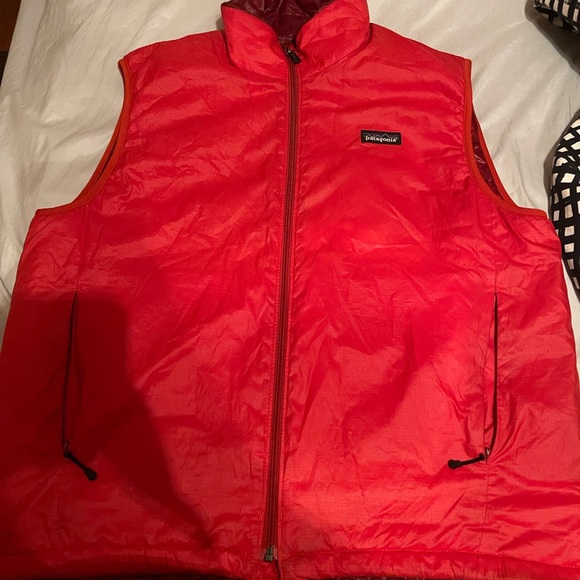 Patagonia Men’s Red Old School Vest in great condition like new - Picture 1 of 6